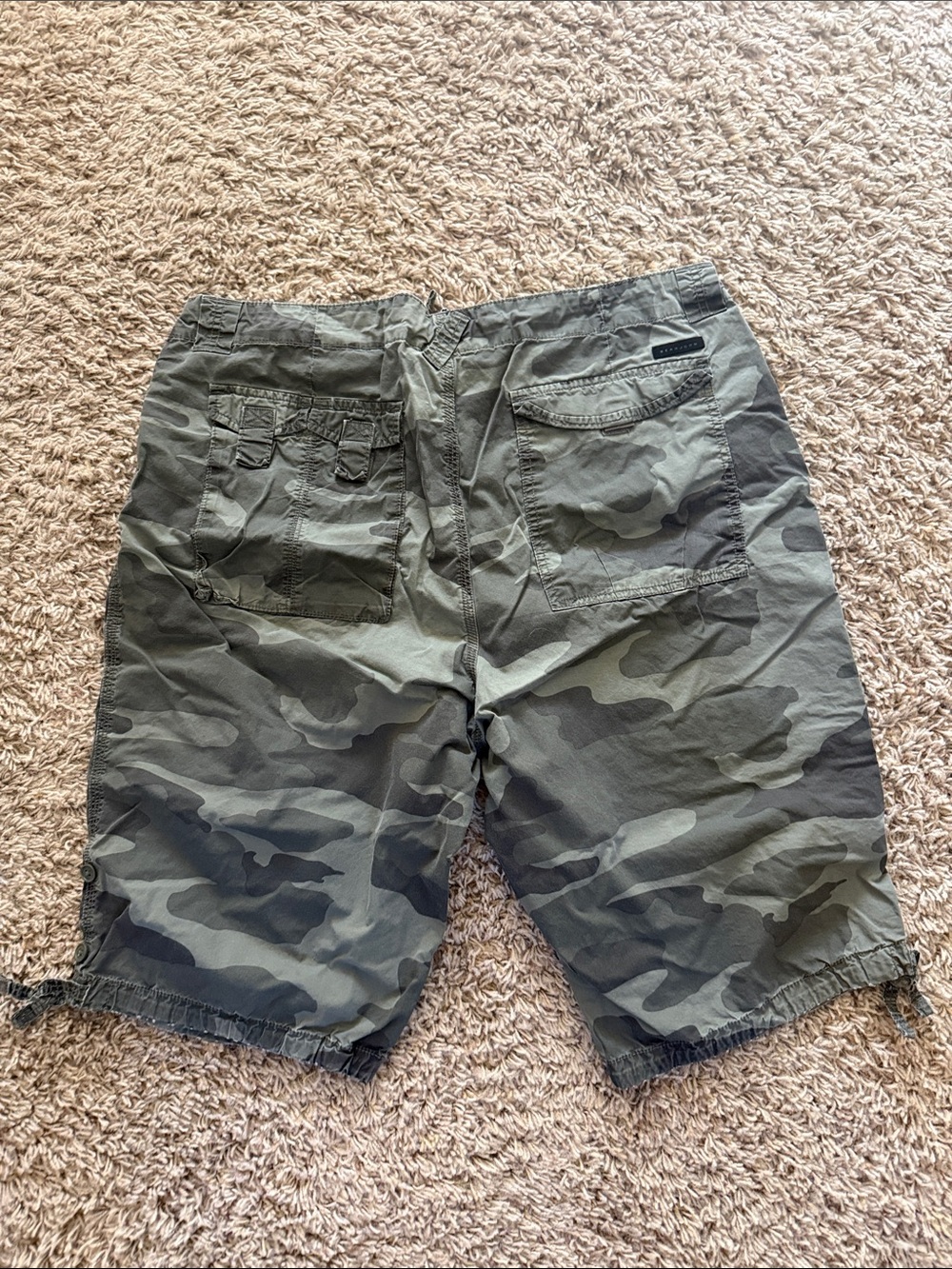Sean John Men's Camo Cargo Shorts in Olive Green - Picture 5 of 5